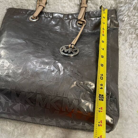 Michael Kors MK Mirror Metallic silver Bronze logo large tote tan leather straps - Picture 11 of 16